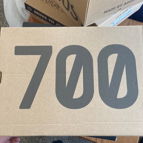 Brand new with tags Yeezy 700 V3 Copper Fade - Picture 2 of 9
